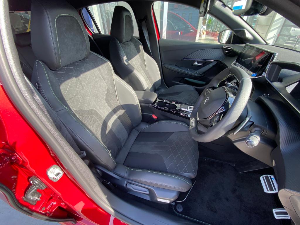 プジョー２０８！！！