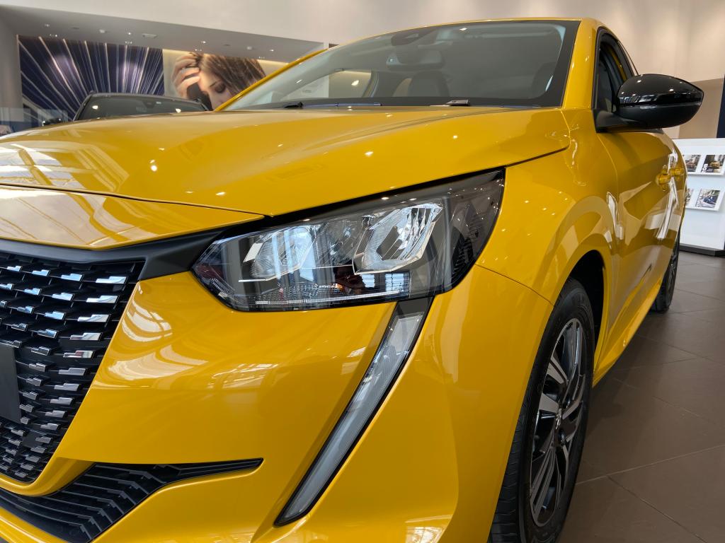 プジョー２０８！！！