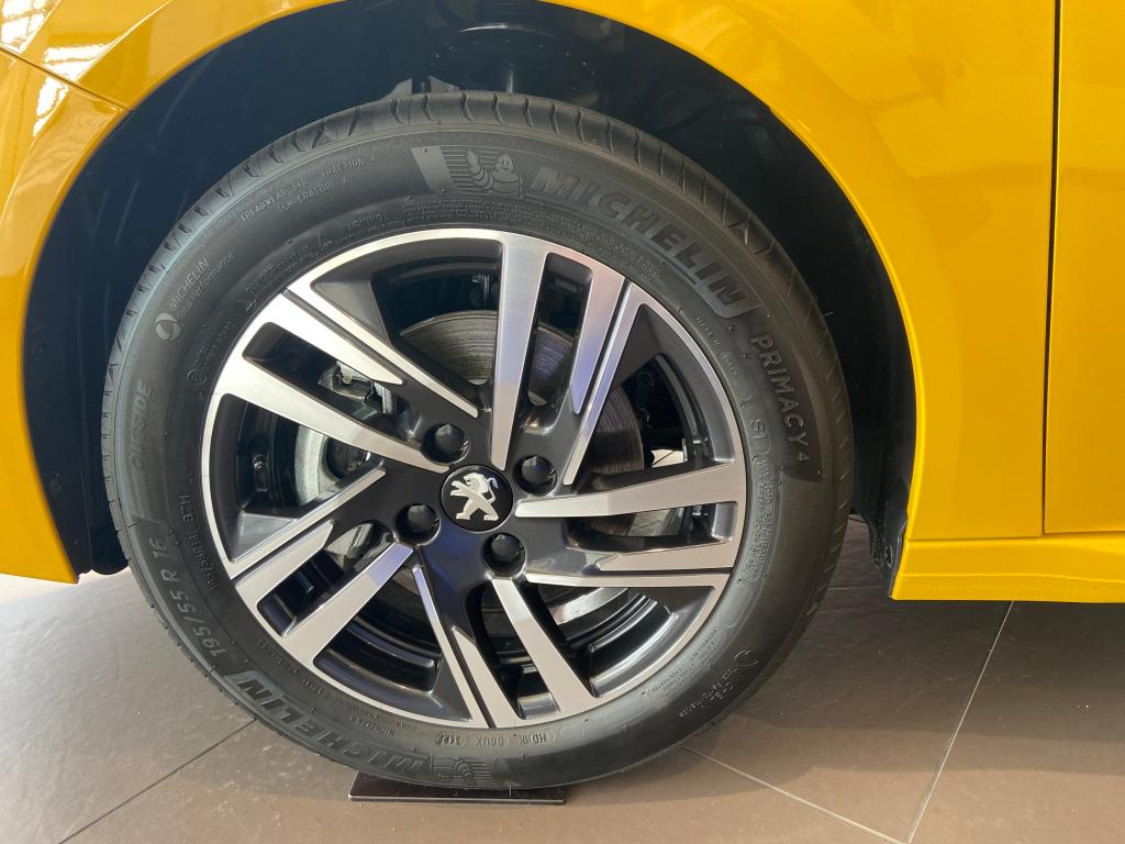 プジョー２０８！！！