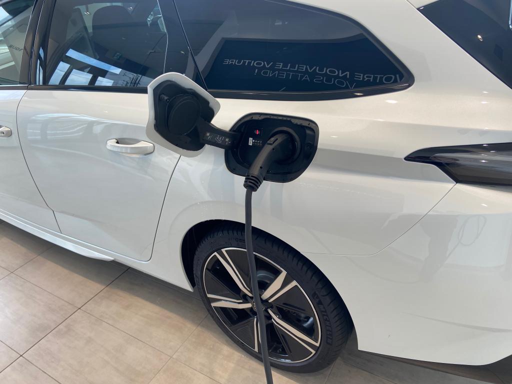 ＮＥＷ３０８ＳＷ　ＧＴ　ＨＹＢＲＩＤ　認定中古車　登場！！！